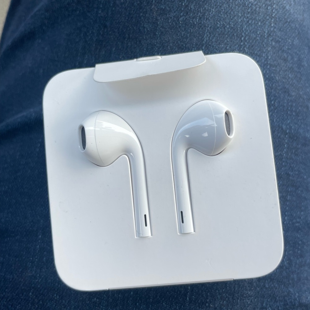 Apple Corded EarPods with Lightning Adapter